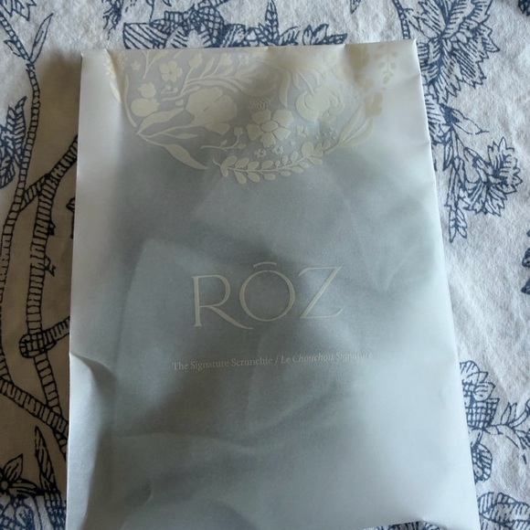 Two Roz Evergreen Style Cream - Picture 9 of 10